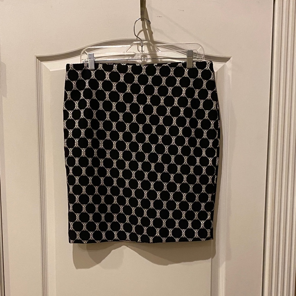 Le Chateau Black and White Circle Pattern Mini Skirt